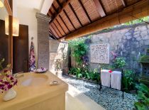 Villa Kakatua, Guest Bathroom