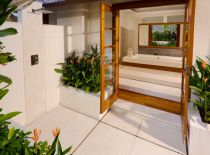 Villa Istana, Guest Bathroom