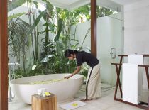 Villa Asante, Guest Bathroom