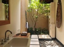 Villa Sakti, Bathroom