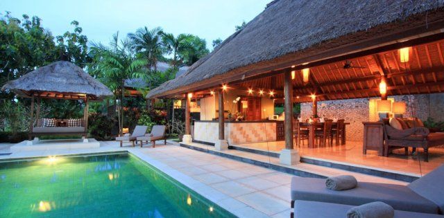 Villa Bayu, Dining at sunset