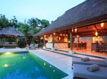 Villa Bayu, Dining at sunset