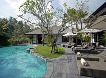 Villa Iskandar, Piscina