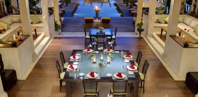 Villa Mandalay, Mesa de comedor