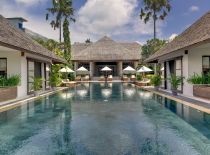 Villa Mandalay, Ansicht der Villa aus dem Pool