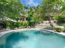 Villa Bougainvillea, Piscine et jardin