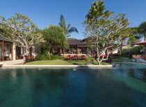 Villa Paloma, Piscine et jardin