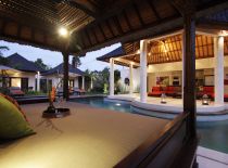 Villa Sesari, Romantic drink by the pool