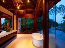 Villa Champuhan, Bathroom